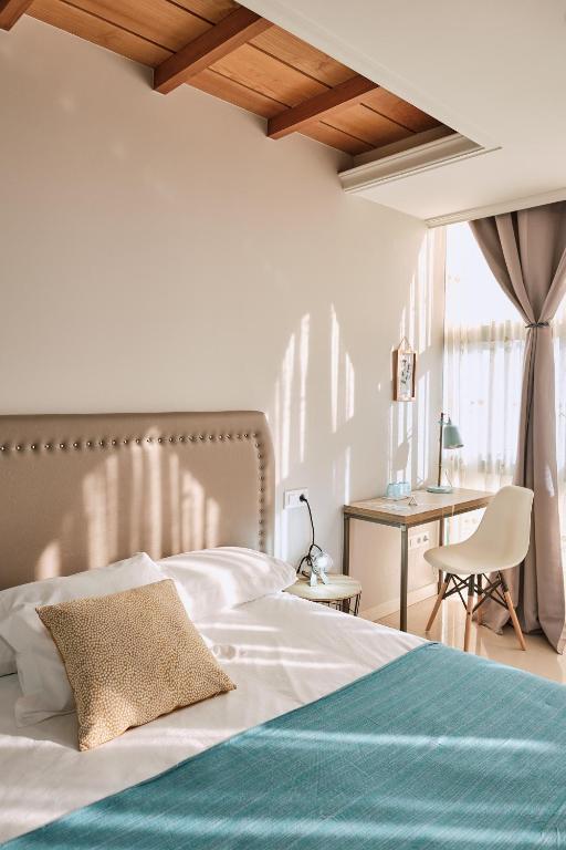 A TABERNA ROOMS, Laracha