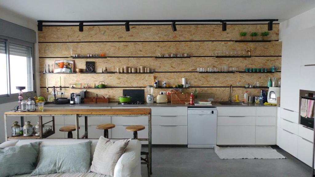 דירה מעוצבת עם נוף מדהים לים, H̱adera