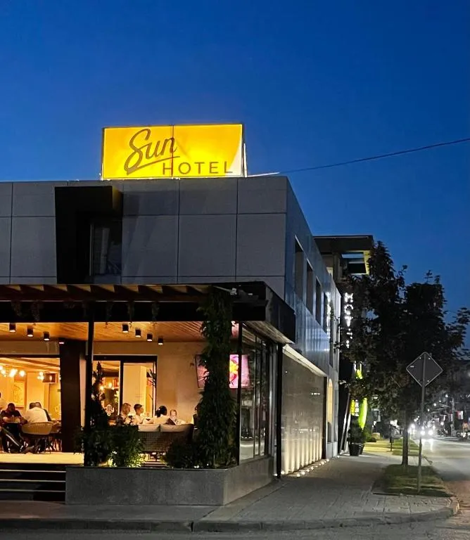 Hotel Sun Loznica，位于洛兹尼察的酒店