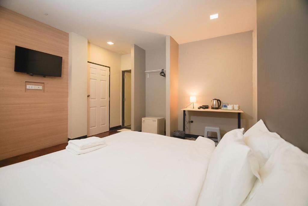 Z GO INN BTS St Louis Silom V โกอินน์ บีทีเอส เซนต์หลุยส์ สีลม 3, Bangkok