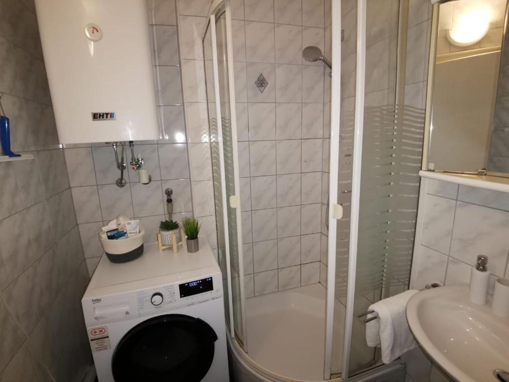 Flataid Apartment Quergasse - beim Bahnhof - 4