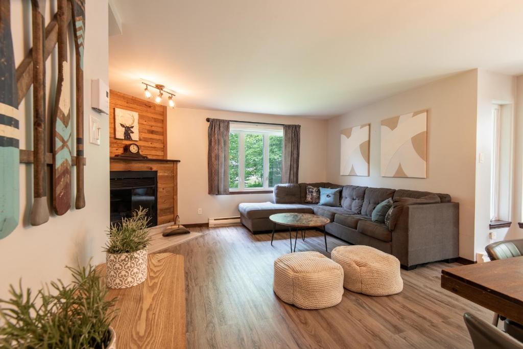 Townhouse On The Golf W Pool Access -aiglon 1717, Mont-Tremblant