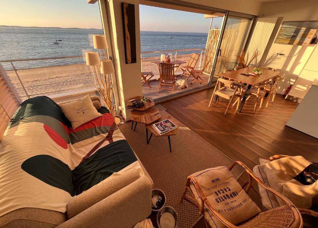Première ligne accès privé et direct à la plage Vue mer - 4