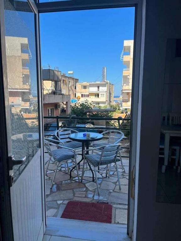 Teodora Vila, Sarandë