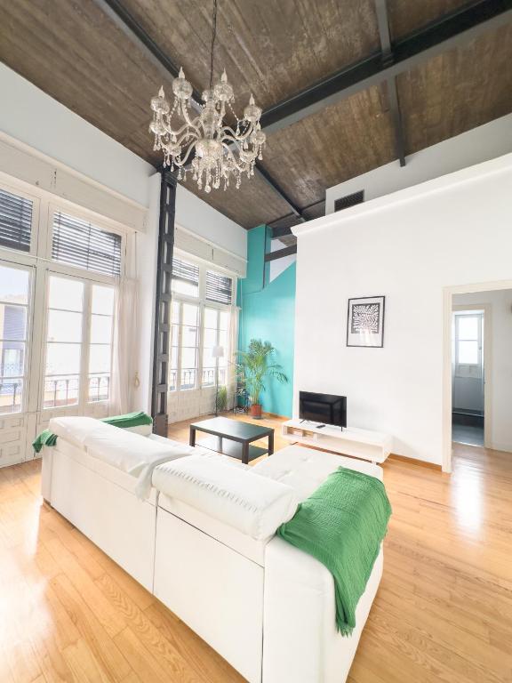 Stylish 1BR Central Apt, AC, Near Top Sight, Private Parking Opt, Sevilla