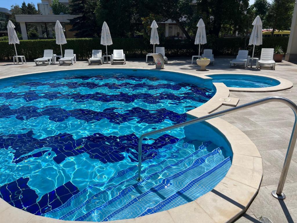 Sole Mar, Slunečné pobřeží