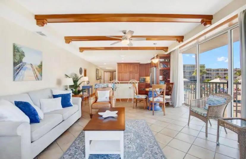 Beachfront Condo w Ocean Views and Pool, Tybee Island