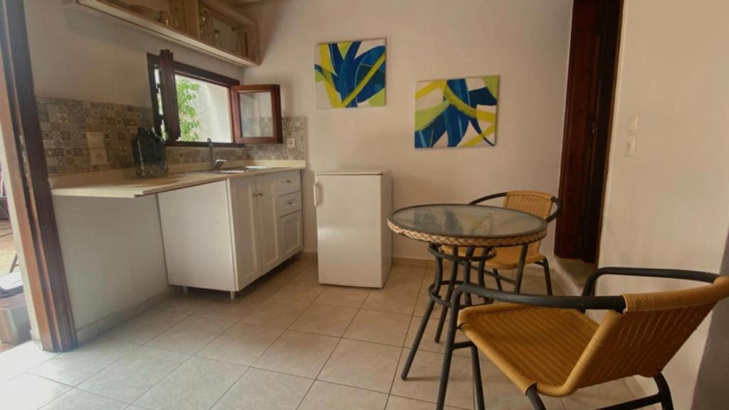 Isola Studio 2, Město Rhodos