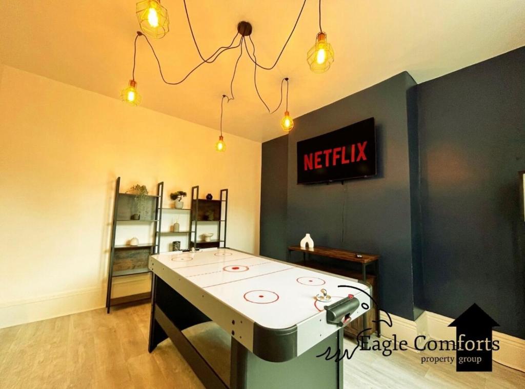 5 Bedroom House-20 percent off monthly stays, Neepsend