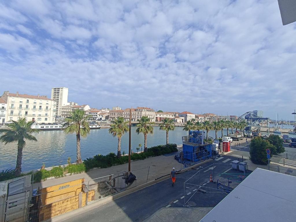 Spacieux 3 pièces avec garage, climatisation, terrasse, proche centre à Sète - FR-1-338-584 - 3
