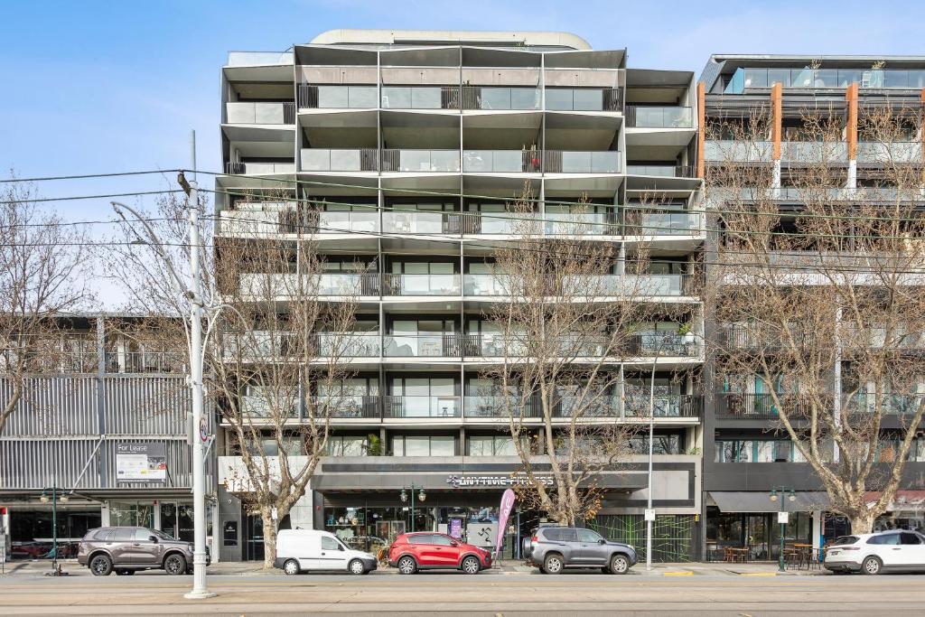 Complete Host Halo Apartments, Melbourne