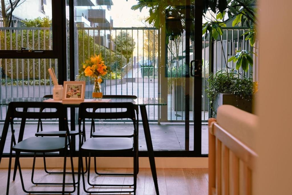 Botanica - Simply Perfect Balwyn 1BR Home Base, Melbourne