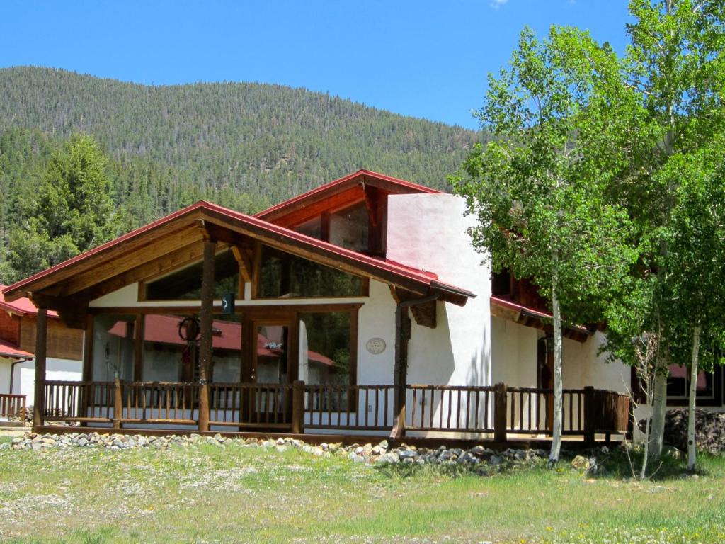 Ski View Chalet - WiFi - Fireplace - Washer - Dryer - Grill - Fire Pit, Red River