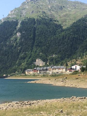 appartement vue sur lac, Laruns