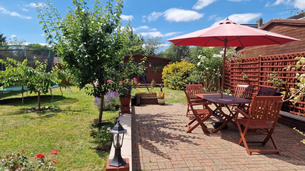 Studio Flat on Straight Road, Harold Hill,, Havering