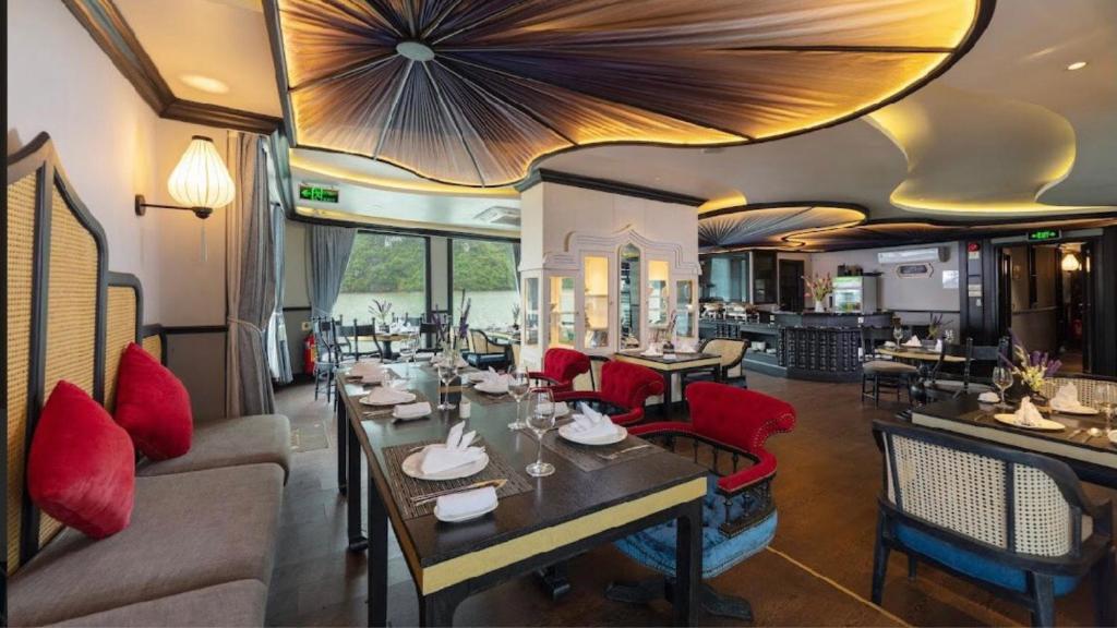 Lotus Elegance Cruise