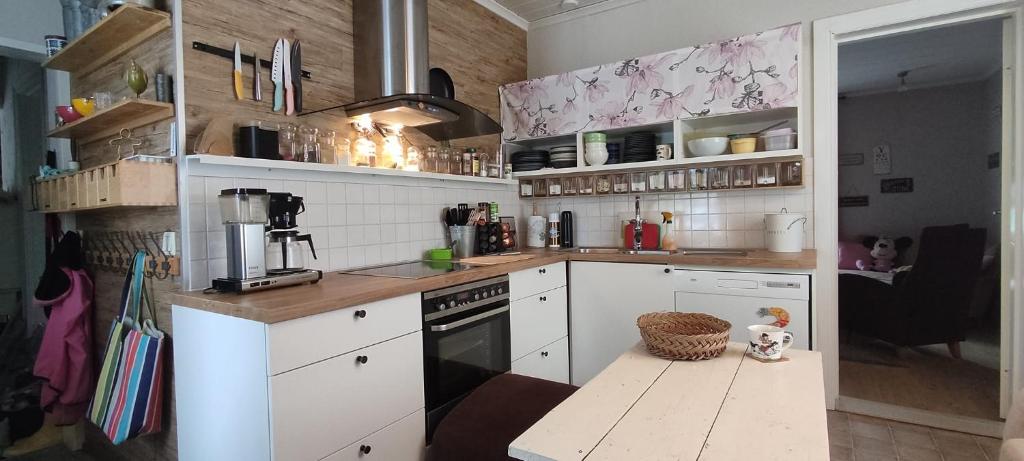 Nummen Goto, kivenheitto torilta, Rauma