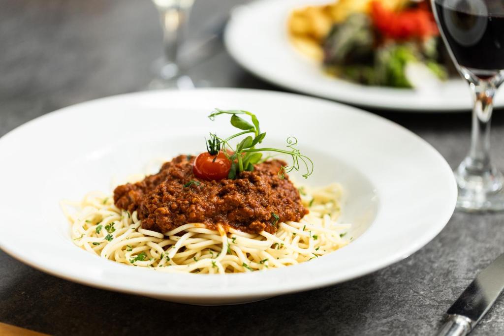 Merton Hotel — Restaurant & bars in Grouville