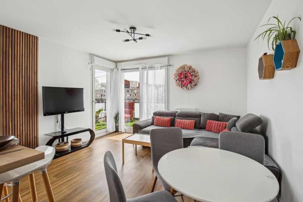 Chic and comfortable apart with parking and balcony, Bezons