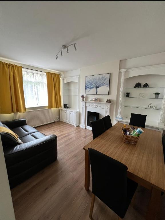 20mins to BakerSt, Harry Potter & Wembley Stadium!, Northwood