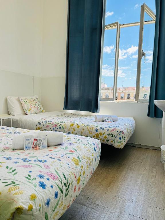 Central and Basic Universitat for YOUNG HOSTEL - 1
