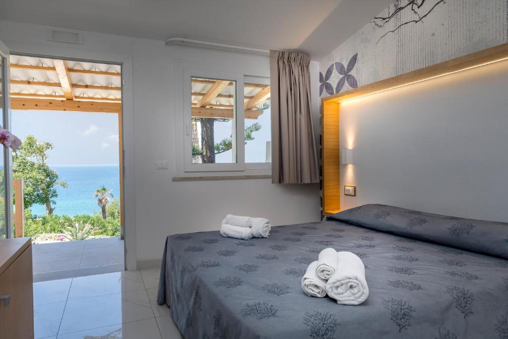 Hotel Villaggio Stromboli — Pokoje in Ricadi, Kalabria