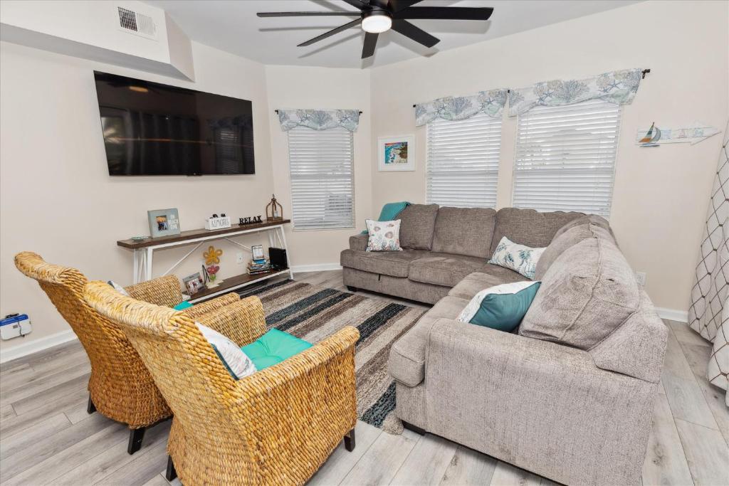 Sandpiper Cove 9107- by Holiday Isle Properties, Destin