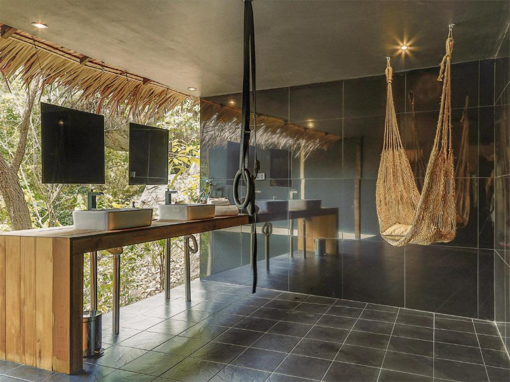 Bathroom, SOWK Resort in Ko Pha-ngan