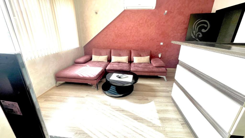 Apartment with 2 Bedrooms and Parking Near the Beach, Burgas