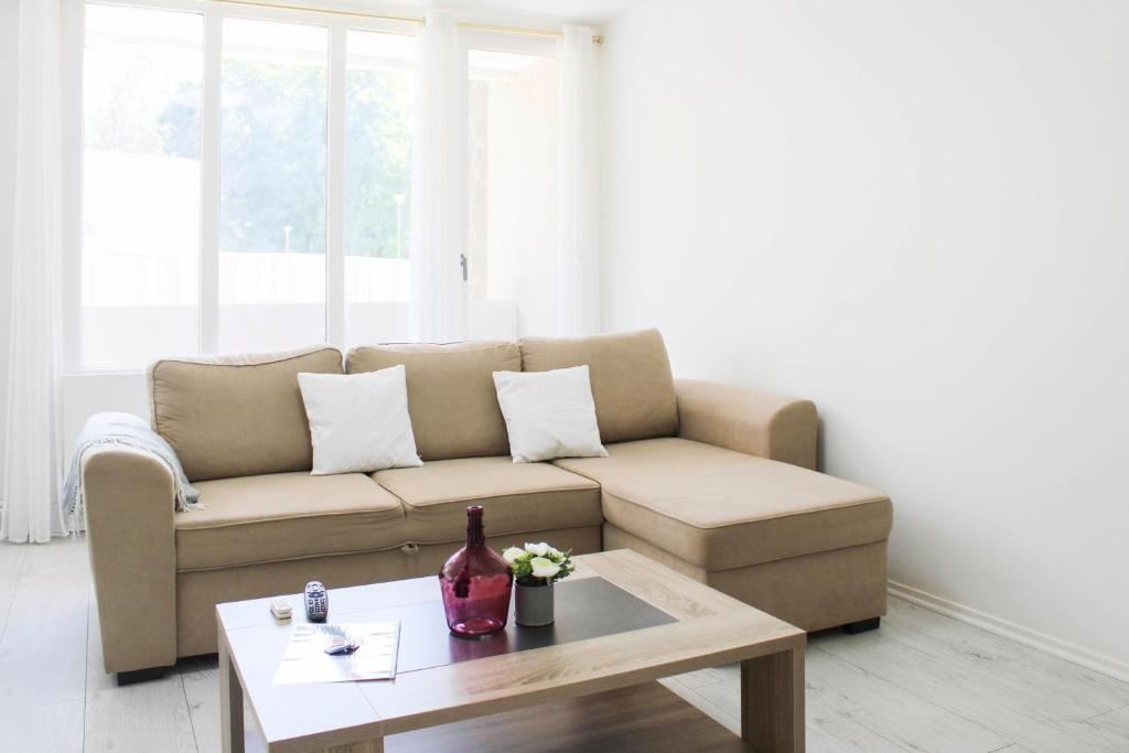 Charming T3 with two balconies in Bagnolet, Bagnolet