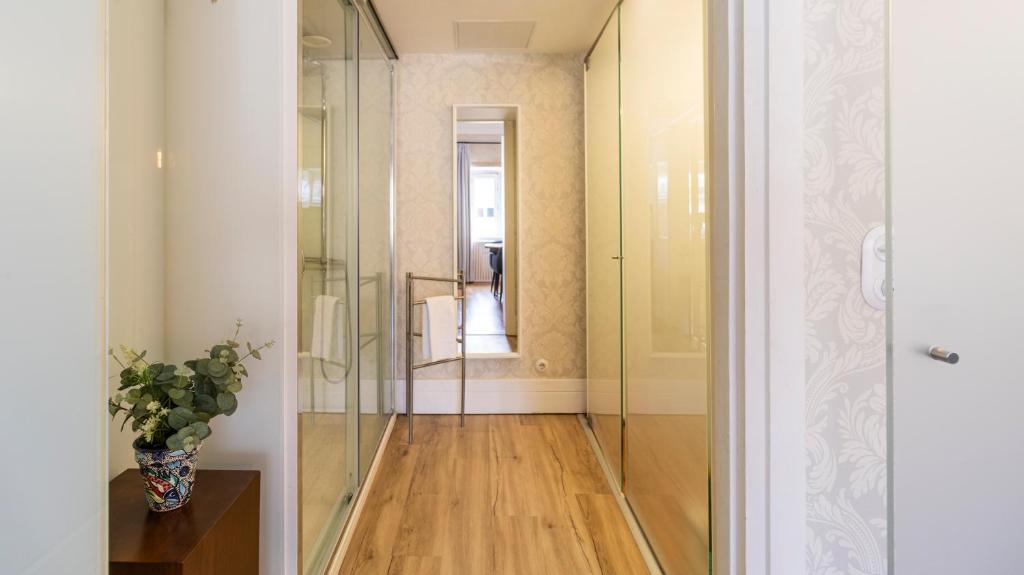 Shower, The Brewmaster's House in Porto