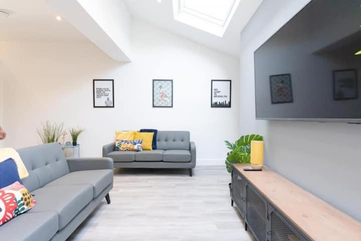 NEW Premium 8-Bedroom House with Luxury Ensuites, Portsmouth