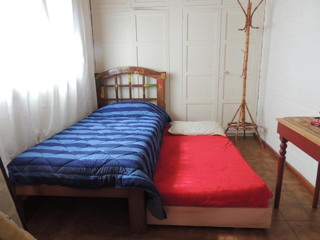 Habitación con cocina, baño, ingreso independiente en Chacras de Coria - 2
