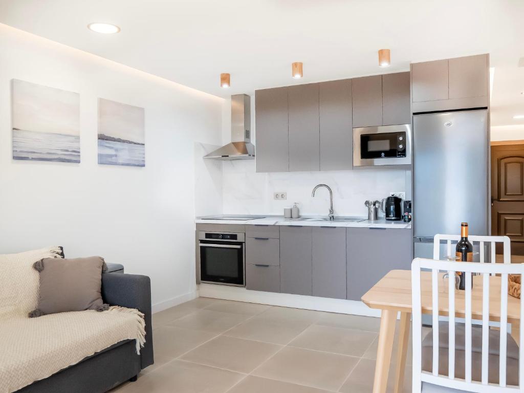 Newly renovated, luxurious apartment with a heated pool - by TENERIFEHINTS - 3