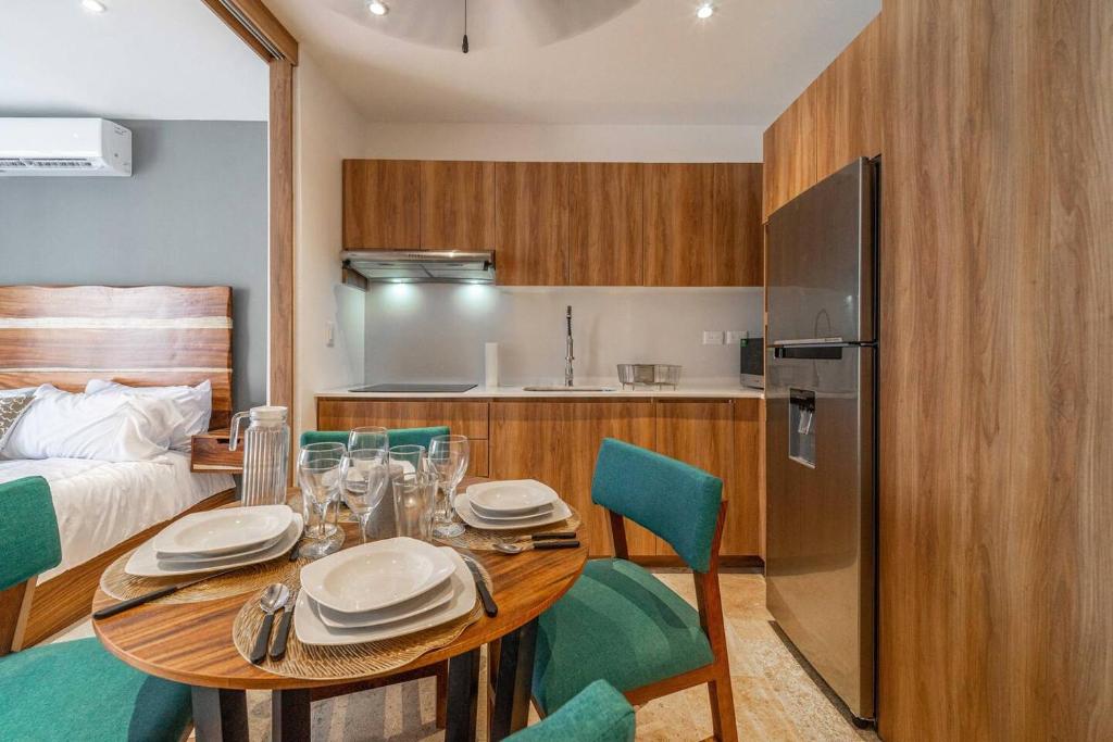 King Suite with Balcony, Gym and Rooftop Pool - 3