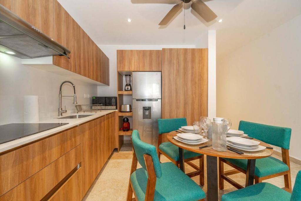 King Suite with Balcony, Gym and Rooftop Pool - 5