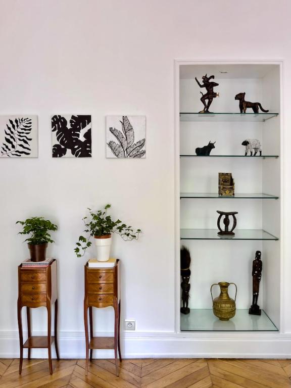 Charming French Style Apartment with Eiffel Tower View Prime Location Near Top Attractions - 3