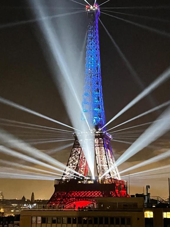 Eiffel Tower Incredible View - 5