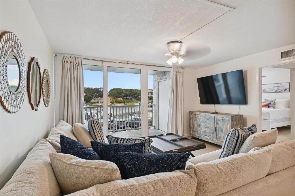 Dolphin Point 203C- by Holiday Isle Properties, Destin