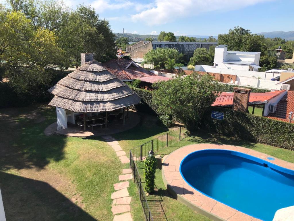 Complejo Los Pinos - Departamento de un dormitorio con parque y piscina - 4