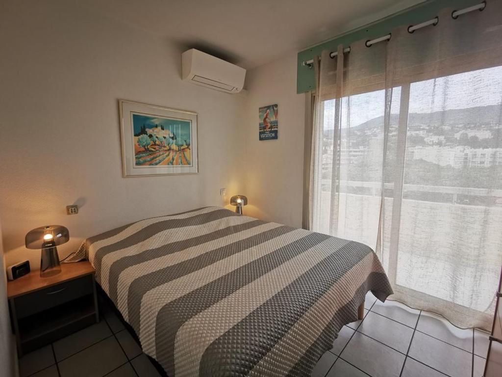 Le Lavandou T2 pour 4 pers avec balcon et parking - FR-1-803-1 - 2