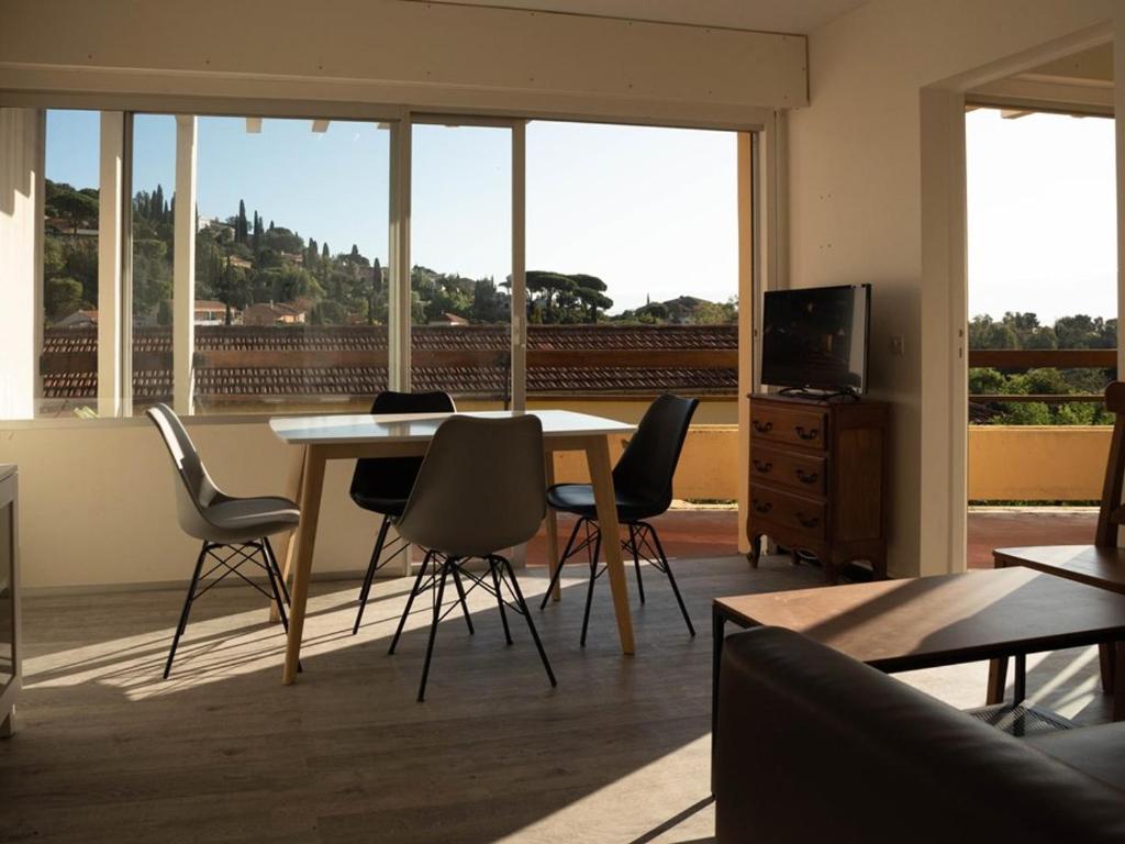 Le Lavandou: Appt T2 + cabine, 250m plage, animaux admis, parking, climatisation, 4-5 pers. - FR-1-803-18 - 3