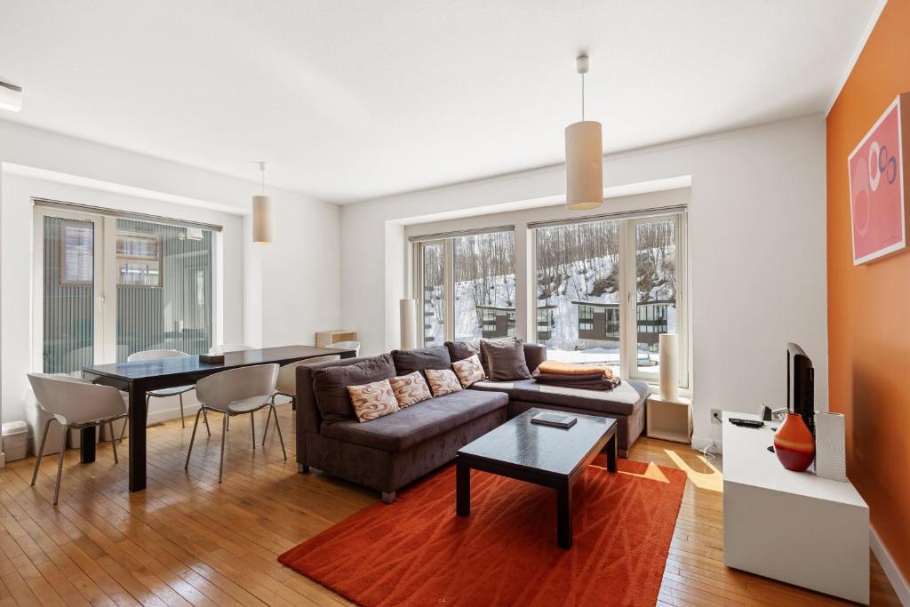 First Tracks, Kutčan