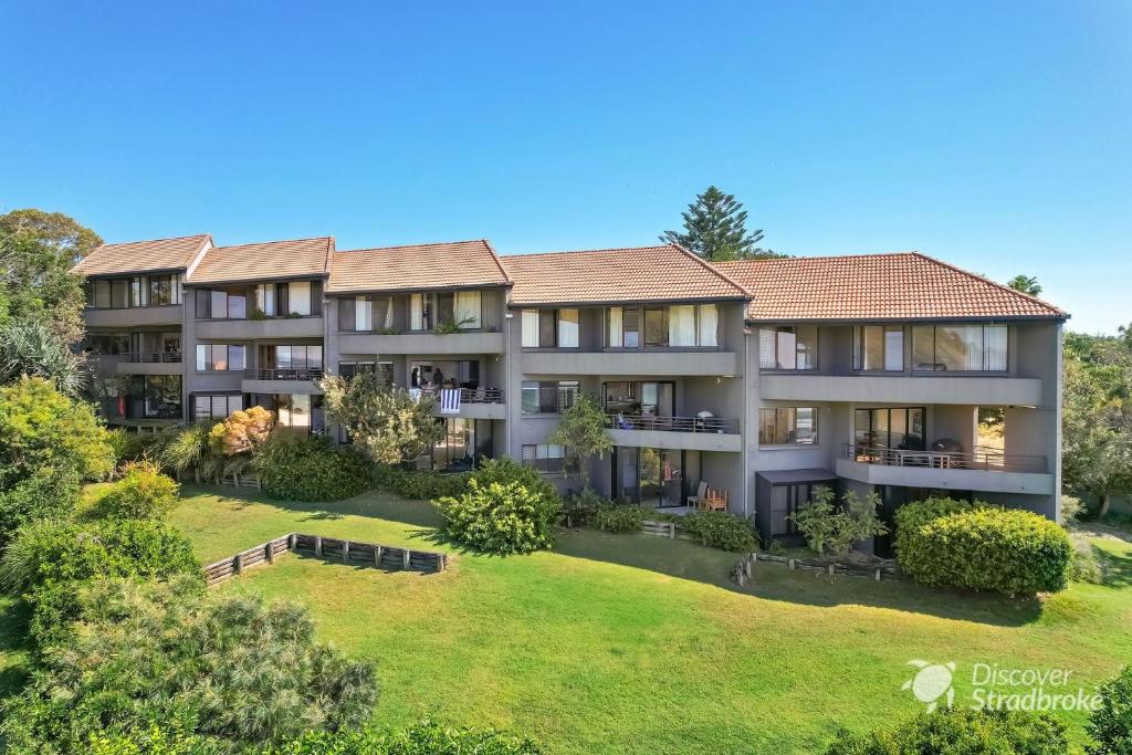 Mintee 4 by Discover Stradbroke, Point Lookout