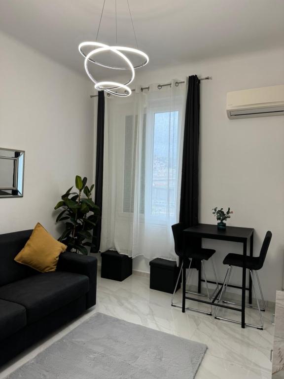 Newly refurbished studio - 3