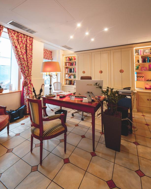 ホテル ル ルレ モンマルトル (Hotel Le Relais Montmartre) フロント・ロビー