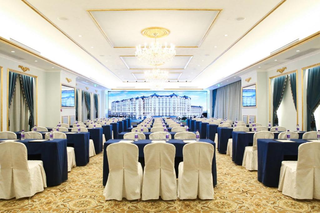 Banquet hall