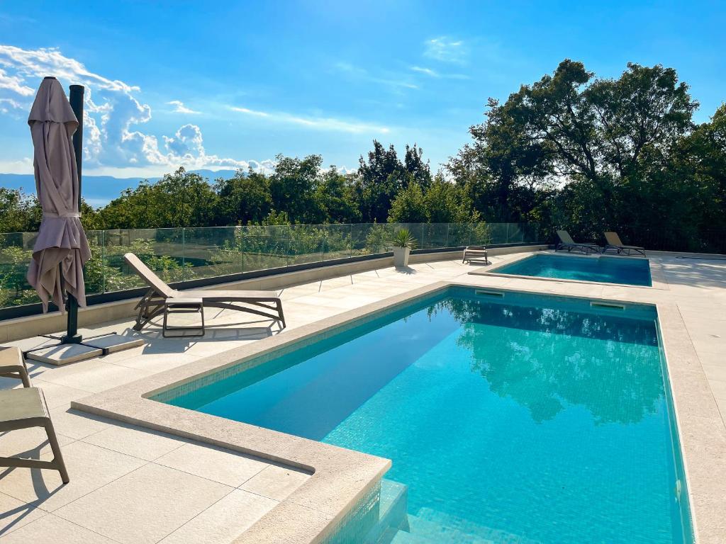 The Modern Apartment in the Nature with a Pool & Gym, Kostrena