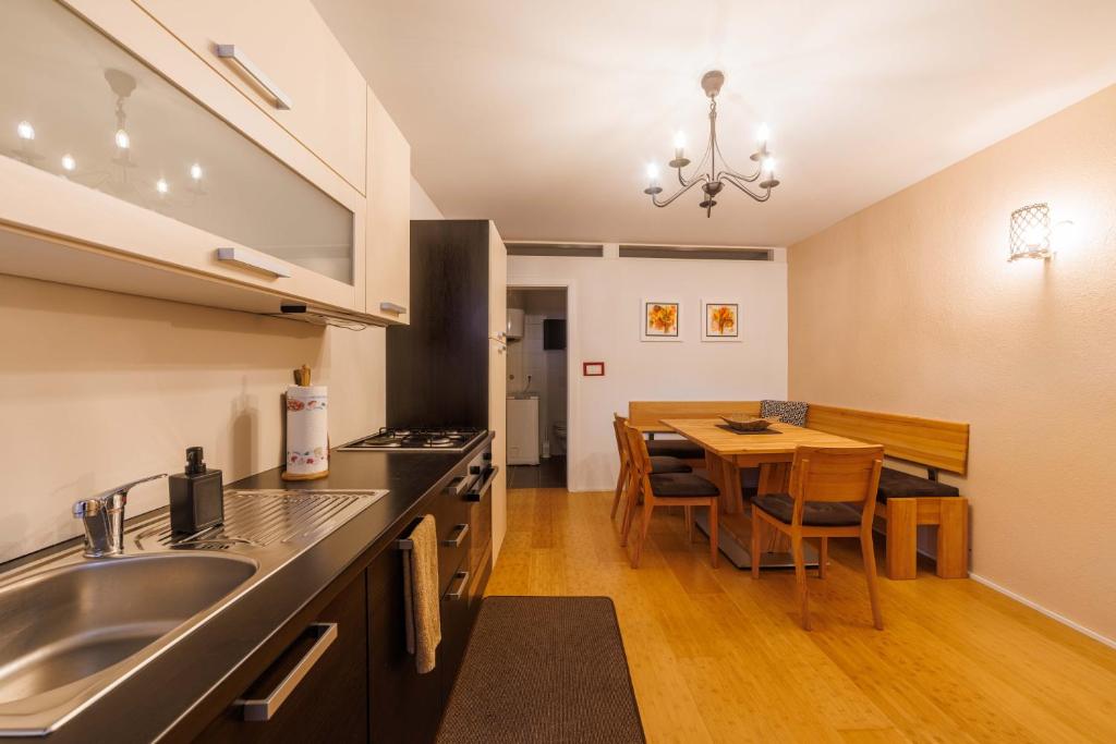 Hiša na Dovjem, Mojstrana