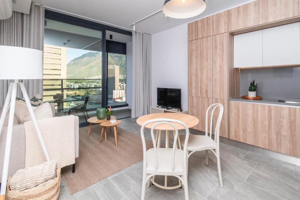 Stylish Urban Retreat at Rubik, Кейптаун